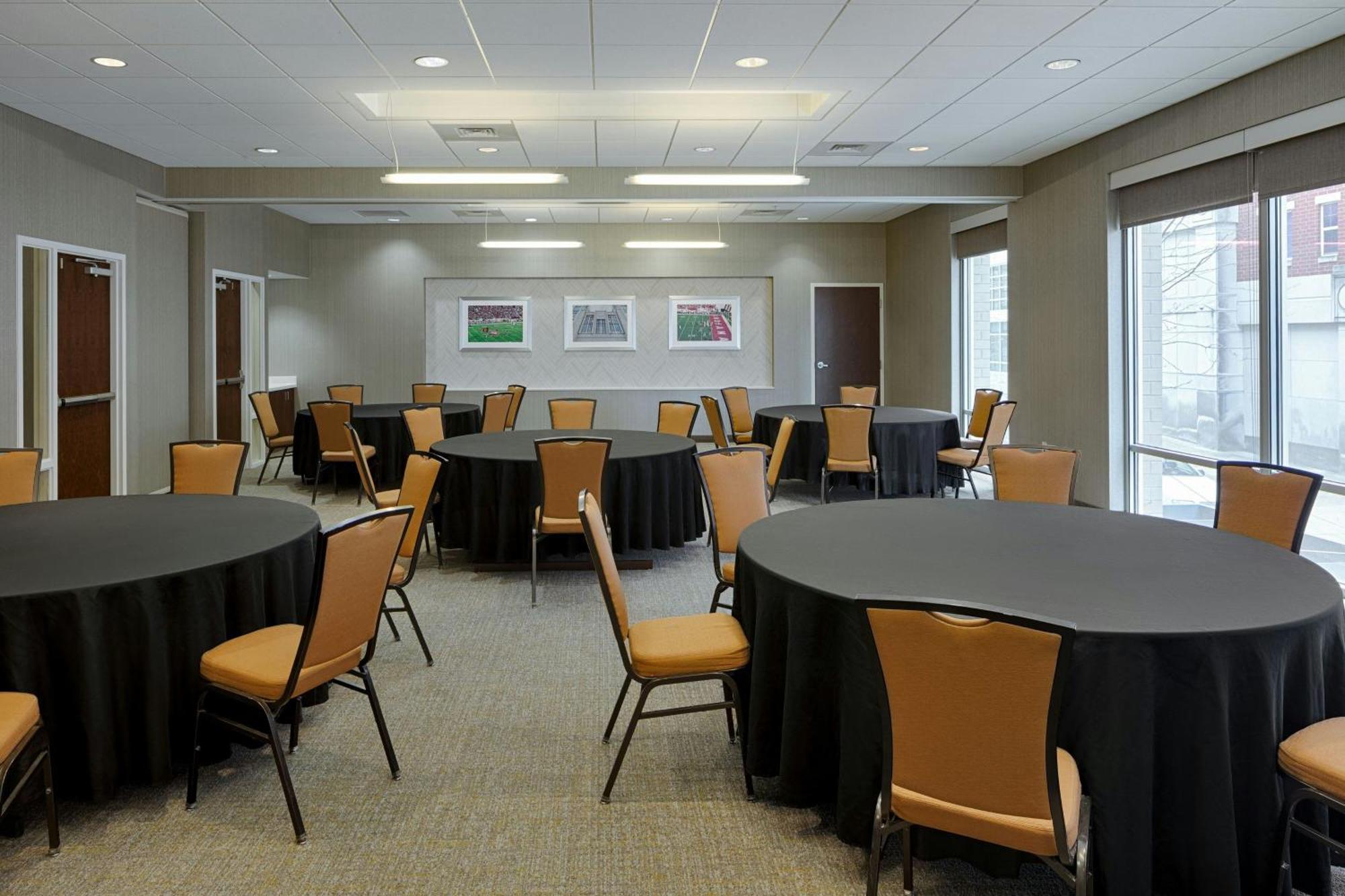 Springhill Suites By Marriott Bloomington Exterior foto